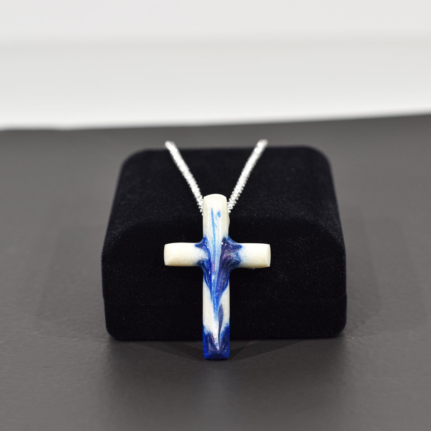 Silky Drift Cross Necklace