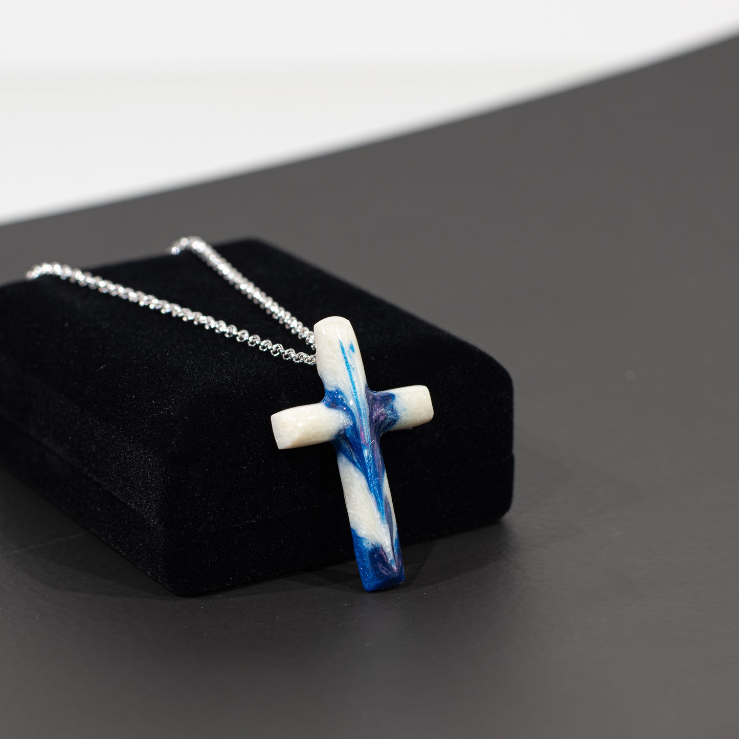 Silky Drift Cross Necklace